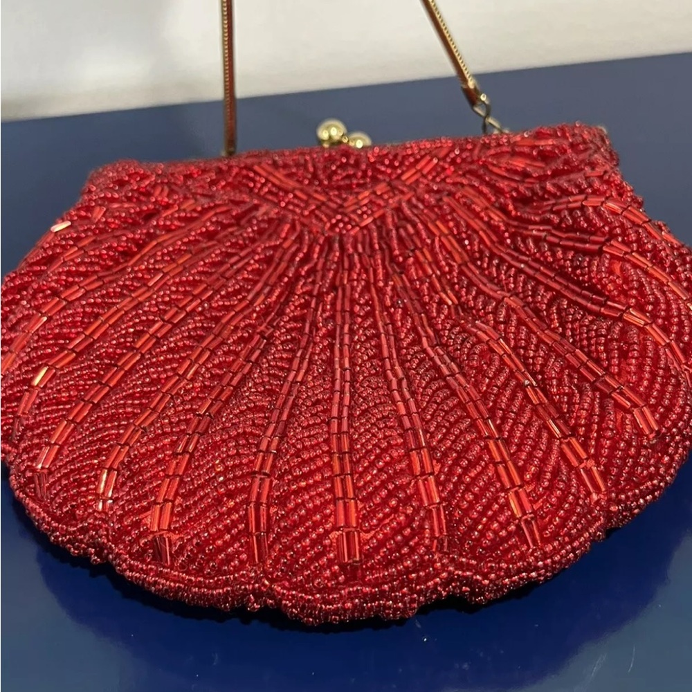 Red Beaded Purse Evening Bag Clamshell Scallop Clutch Gold Chain Vintage 70s 80s - Picture 6 of 8